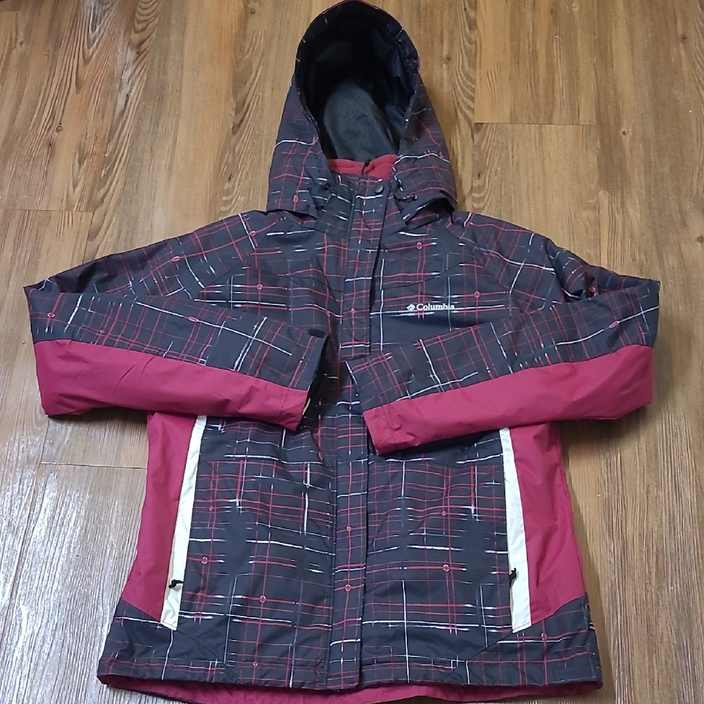 Columbia women,s' Jacket‎ in Red and Black Plaid used perfect condition